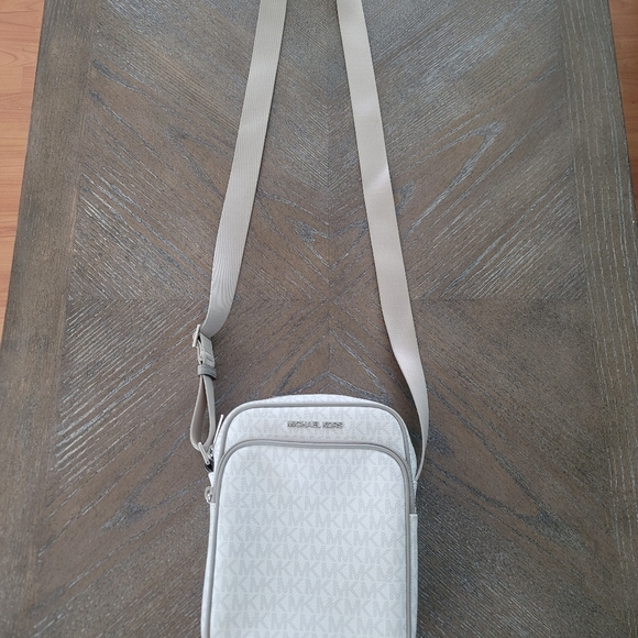 MICHAEL KORS - Jet Set Travel Signature Medium Shoulder Crossbody Bag - Picture 10 of 11